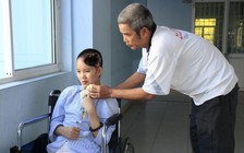 Đứt ruột đưa con rời bệnh viện vì không có tiền