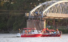 Trắng đêm tìm kiếm, người nhái chưa tìm thấy thi thể vụ sập Cầu Ghềnh