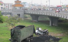 Tài xế tử vong tại chỗ khi xe tải mất lái lao xuống cầu Dã Viên