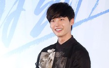 Lee Jong Suk về chung nhà với Big Bang