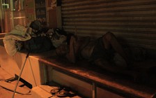 Đêm Sài Gòn: Những giấc ngủ gấp của phận người vô gia cư