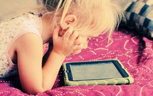 Trẻ dưới 3 tuổi không nên chơi ipad