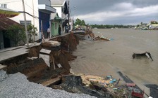 Hỗ trợ di dời các hộ dân bị sạt lở ven sông