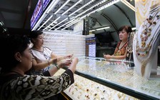 Giá vàng biến động bất thường