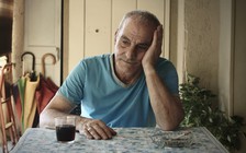 Cô đơn dễ làm người già suy nhược cơ thể