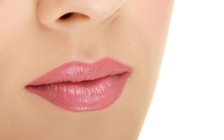 Mùa hè, chăm sóc môi thế nào?