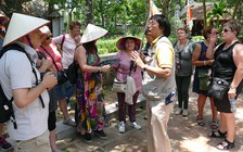 Có nên thu thuế du khách?