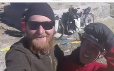 Đạp xe qua 33 nước để kêu gọi phòng chống tự tử