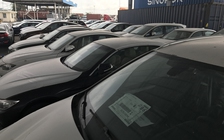 Hàng trăm xe sang BMW phơi nắng mưa ngoài cảng