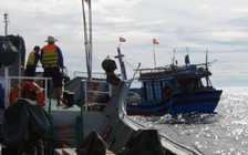 Cứu một ngư dân trôi trên biển 2 ngày