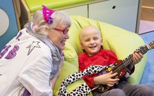 Đào tạo ‘bác sĩ cười’ mang niềm vui đến các bệnh nhi