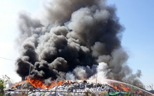 Cháy xưởng gỗ lớn ở TP.Biên Hòa, thiệt hại hàng tỉ đồng