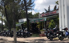 Vẫn tự do buôn bán ở công viên dù bị chấm dứt hợp đồng