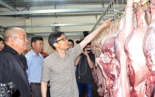 Phó Thủ tướng Vũ Đức Đam thị sát Chợ đầu mối Bình Điền lúc rạng sáng