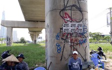 Metro TP.HCM chưa biết khi nào xong, trụ cầu đã đầy hình graffiti nguệch ngoạc