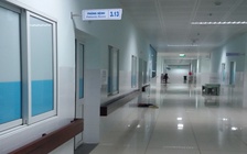 Bé gái 16 tuổi có dấu hiệu tâm thần tự sinh con tại nhà