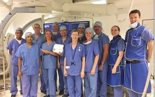 Máy tạo nhịp tim kết nối với điện thoại để theo dõi nhịp tim