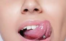 Chớ liều mạng mà đeo khuyên lưỡi!