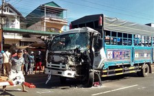 Xe khách đối đầu xe tải, gần 50 người may mắn thoát nạn