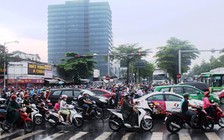 Khẩn trương xử lý hư hỏng đường Nguyễn Văn Linh