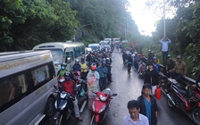 Sạt lở nghiêm trọng, đèo Bảo Lộc 'tê liệt'