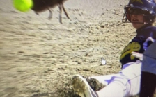 Chỉ là nghiêng đầu nheo mắt, ai ngờ cô bé mắc ung thư hiếm gặp