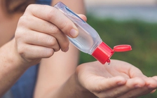 Phòng dịch COVID-19: Khi nào chất khử trùng tay không còn hiệu quả?