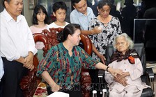 Chủ tịch Quốc hội thăm các gia đình chính sách