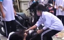 Cư dân mạng quan tâm: Nữ sinh đánh nhau trước cổng trường