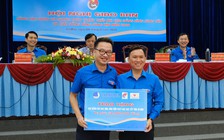 Trao học bổng Nguyễn Thái Bình cho học sinh tỉnh Cà Mau