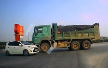 Thực hư chuyện tài xế xe con liều mình 'nắn gân' xe Hổ Vồ đi sai