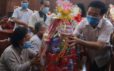 Trưởng ban Tuyên giáo T.Ư tặng quà tết cho gia đình chính sách
