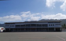 Thừa sân bay to, thiếu sân bay nhỏ