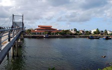 Người thầm thĩ không dứt với dòng sông