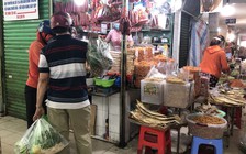 Khó mở lại chợ truyền thống