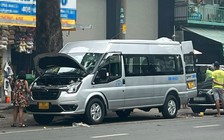 Thu phí đậu ô tô dưới lòng đường: Buông bỏ trách nhiệm?