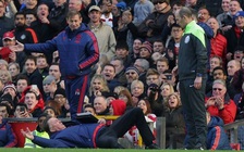 Van Gaal xin lỗi về hành động trẻ con trong trận M.U thắng Arsenal