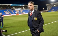 Van Gaal không lo thất nghiệp, Mourinho rộng đường đến M.U