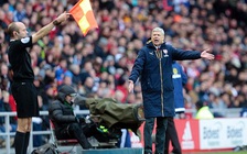 Wenger sợ Arsenal bị đá văng khỏi top 4