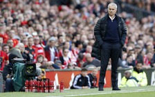 Mourinho ‘nổ’ tưng bừng dù M.U bị đội cuối bảng cầm hòa