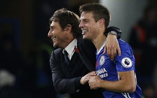 Thầy trò Conte ở Chelsea ẳm trọn danh hiệu ở tháng 10