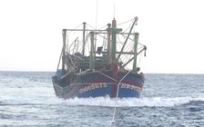 Cứu 11 ngư dân trôi dạt ở Trường Sa