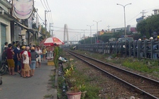 Hoảng hốt chứng kiến một người lao vào tàu lửa tự tử