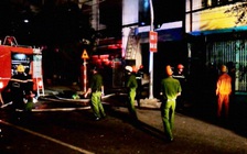 Cứu bé gái mắc kẹt trên tầng 4 nhà đang cháy