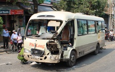Đâm xe đầu kéo, xe khách nát đầu