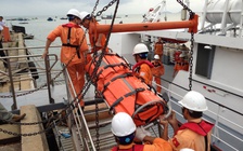 Ngư dân co giật trên vùng biển Hoàng Sa, tàu SAR 412 hỗ trợ kịp thời