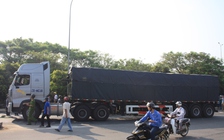 Tử vong tại chỗ ngay cửa ngõ Đà Nẵng vì bị cuốn vào gầm xe đầu kéo