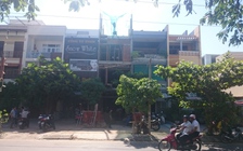 Một thợ xây ngã từ tầng 3 thiệt mạng