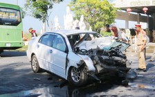 Xe du lịch đâm ô tô 4 chỗ, 5 người trọng thương