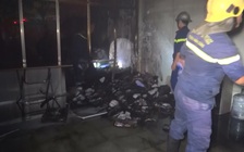 Quên tắt đèn bàn thờ, công ty bị thiêu trụi